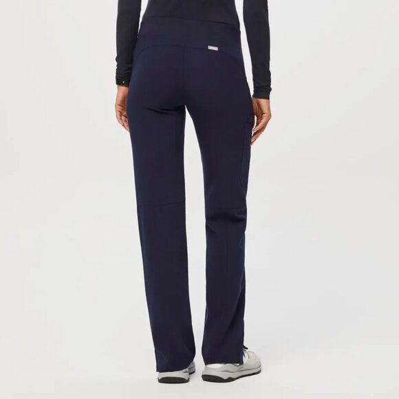 FIGS Women’s Kade Cargo Scrub Pants in Navy, size XXL - Picture 2 of 9